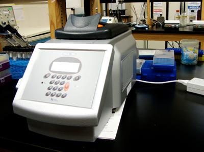 a picture of a Thermal cycler